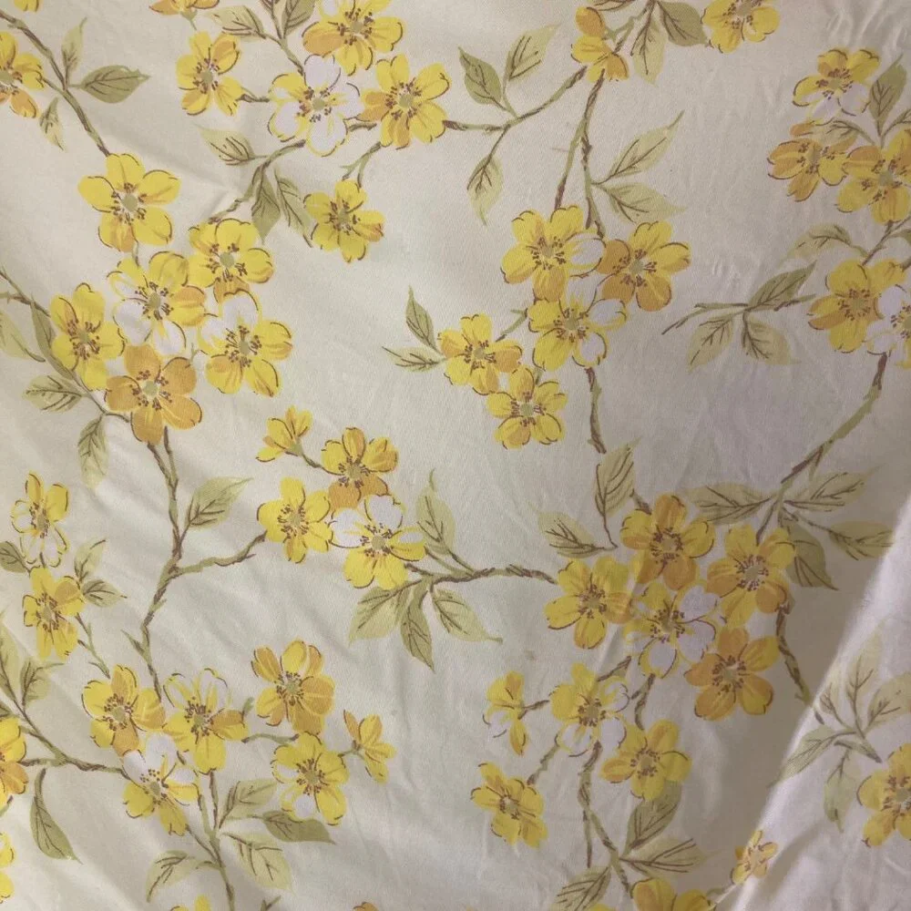 Vintage Handmade Yellow Floral Tablecloth Crochet Edge Fringe 64" Round Spring - Picture 3 of 9